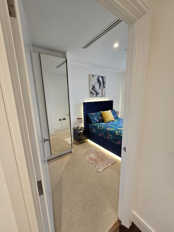 2 Bed Luxurious Apartments Canary Wharf ลอนดอน ภายนอก รูปภาพ