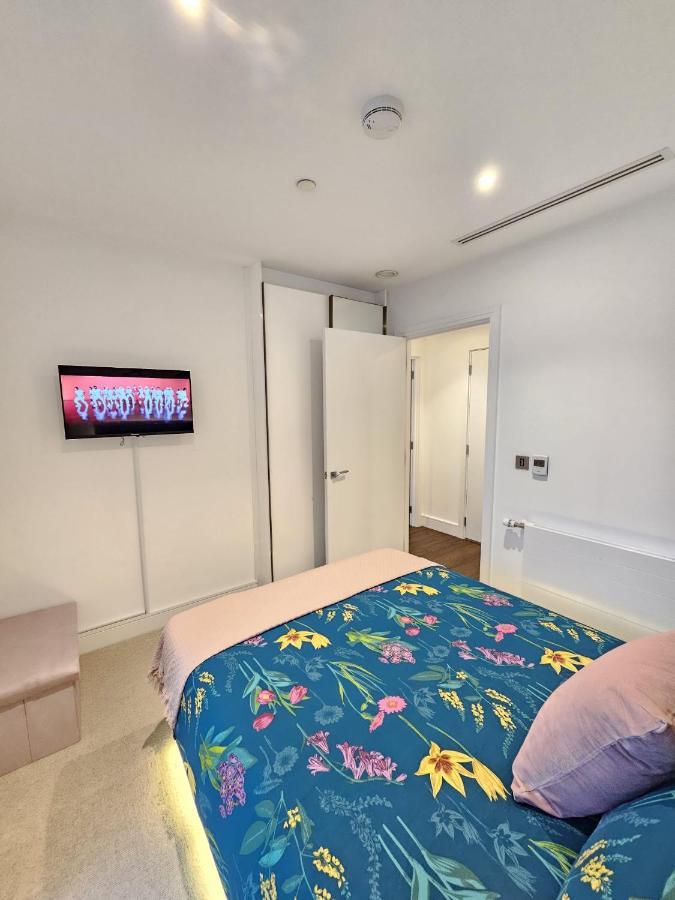 2 Bed Luxurious Apartments Canary Wharf ลอนดอน ภายนอก รูปภาพ