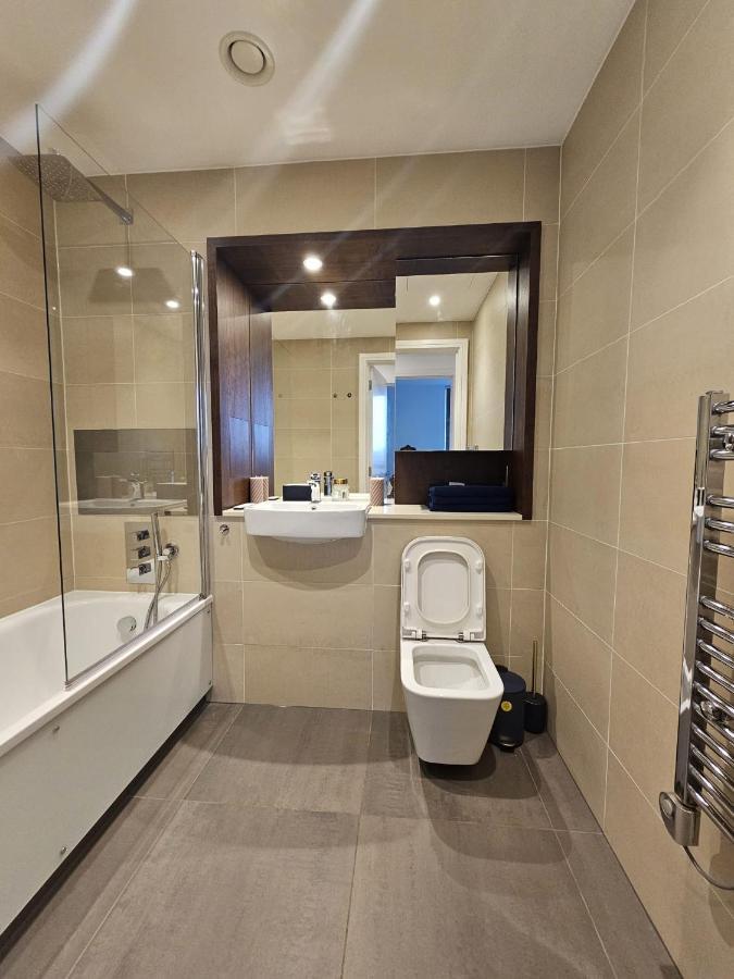 2 Bed Luxurious Apartments Canary Wharf ลอนดอน ภายนอก รูปภาพ
