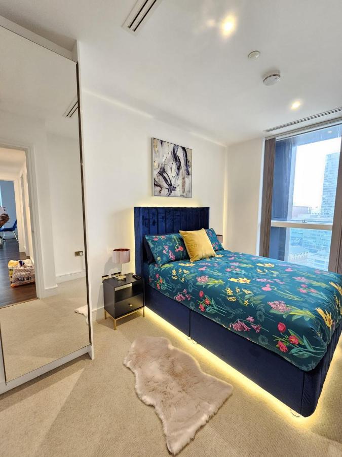 2 Bed Luxurious Apartments Canary Wharf ลอนดอน ภายนอก รูปภาพ