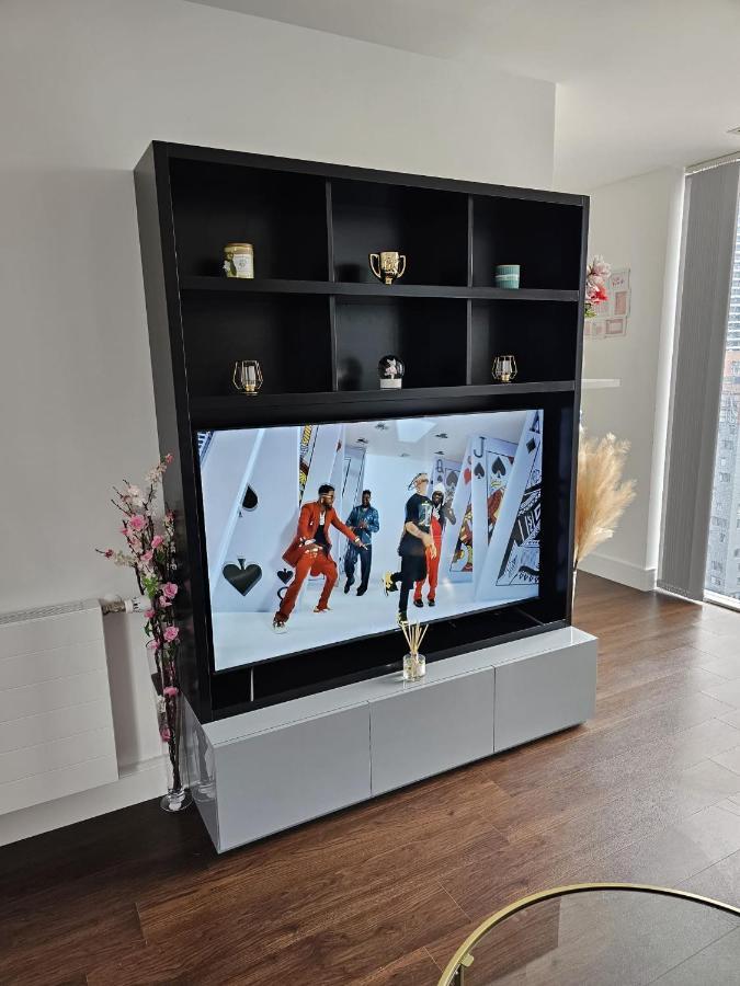 2 Bed Luxurious Apartments Canary Wharf ลอนดอน ภายนอก รูปภาพ