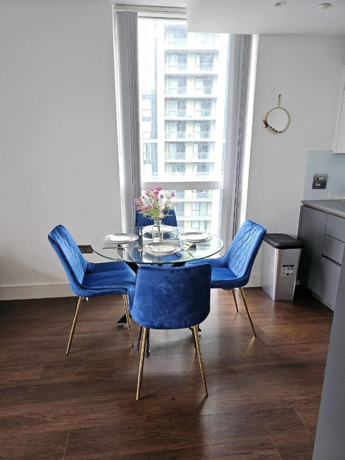 2 Bed Luxurious Apartments Canary Wharf ลอนดอน ภายนอก รูปภาพ
